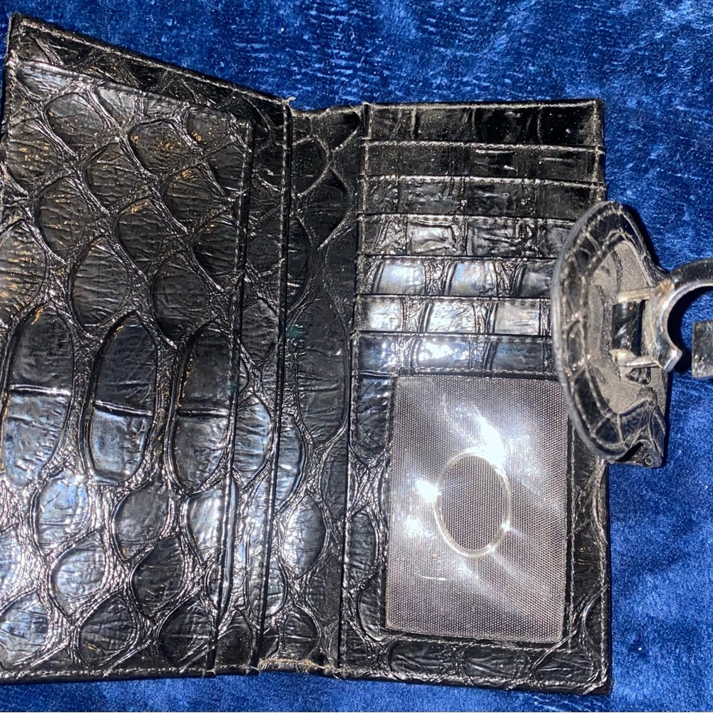 Guess Wallet - Picture 2 of 3
